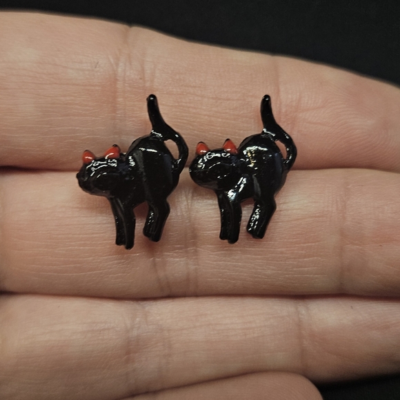 unbranded Jewelry - Vintage Black Cat Stud Earrings